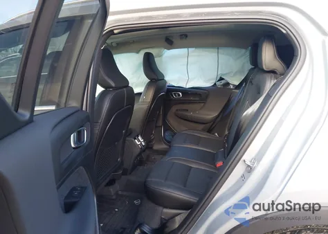 2025 Volvo Xc40 B5 Core Bright Theme z USA, uszkodzony, nr VIN YV4L12UJXS2568110